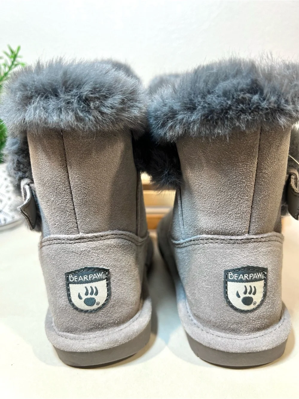NWT BearPaw Kids Grey Sherpa Lined Suede Winter Boots Size 13